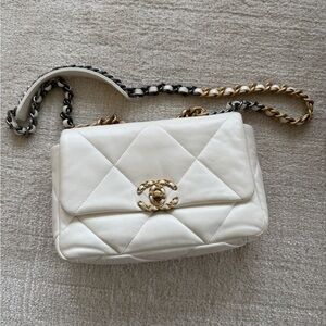 Chanel Ivory Quilted Shoulder Bag with Chain Strap